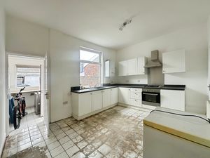Dining Kitchen - click for photo gallery